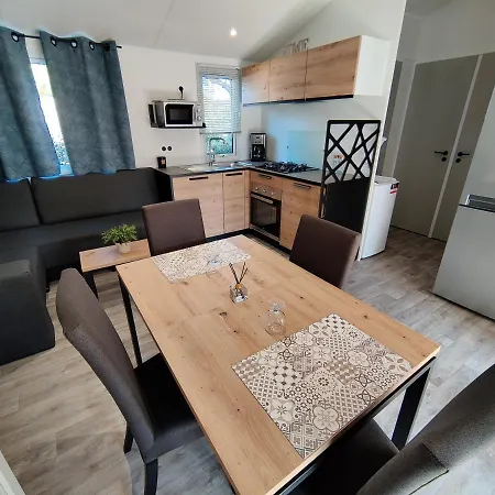 2 Grands Bungalows 3 Ou 4Ch - 2 A 10 Places - Mh732 Ou Mh828 Proche Ocean Campsite Gastes