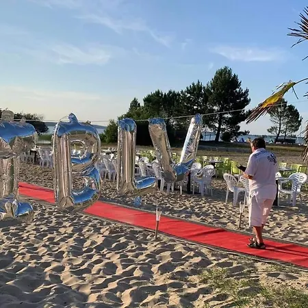 2 Grands Bungalows 3 Ou 4Ch - 2 A 10 Places - Mh732 Ou Mh828 Proche Ocean Campsite 4*