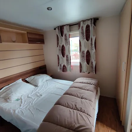 Campsite 2 Grands Bungalows 3 Ou 4Ch - 2 A 10 Places - Mh732 Ou Mh828 Proche Ocean Gastes