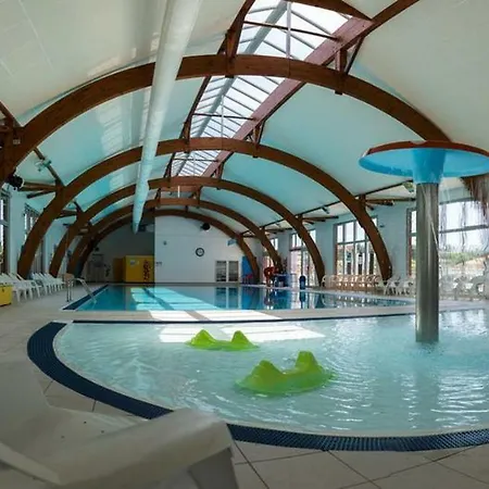2 Grands 3 Ou 4ch - 2 A 10 Places - Mh732 Ou Mh828 Proche Ocean Campsite Gastes
