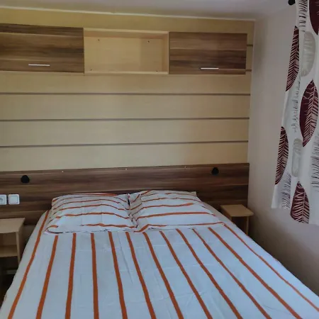 2 Grands Bungalows 3 Ou 4Ch - 2 A 10 Places - Mh732 Ou Mh828 Proche Ocean
