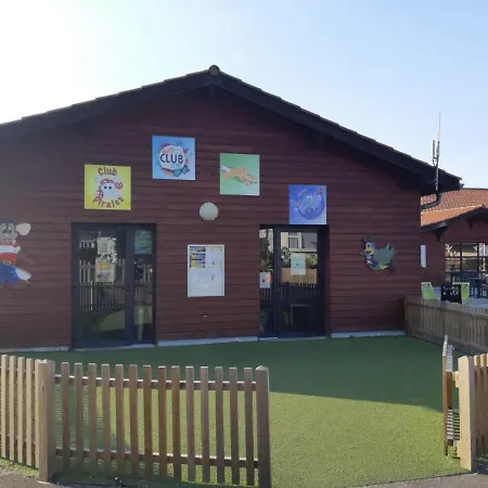 Campsite 2 Grands Bungalows 3 Ou 4Ch - 2 A 10 Places - Mh732 Ou Mh828 Proche Ocean 4*